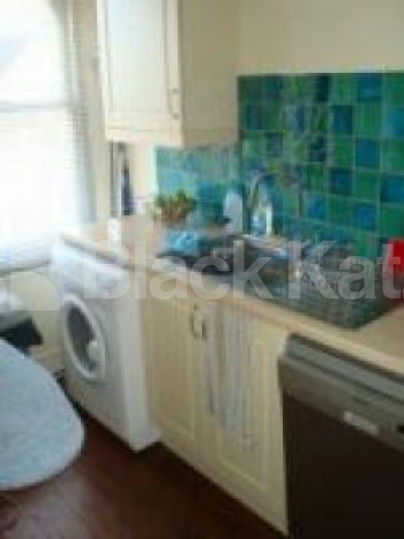 			2 Bedroom, 1 bath, 1 reception Terraced House			 Yerbury Road, Tufnell park